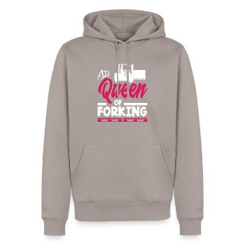 Queen Of Forking - Gabelstapler Frauen Power - Männer Premium Bio Hoodie - Taupe - Vorne - Nico (187cm)