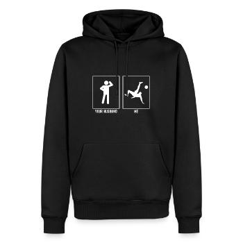 Son mari - Moi - Coup de pied de football - Sweat à capuche Premium bio Homme - noir - Devant - Nico (187cm)