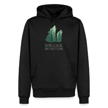 NATURE IS CALLING - Wölfe Wald Spruch - Männer Premium Bio Hoodie - Schwarz - Vorne - Nico (187cm)