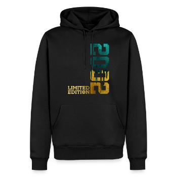 24E ANNIVERSAIRE ÉDITION LIMITÉE 2002 - Sweat à capuche Premium bio Homme - noir - Devant - Nico (187cm)