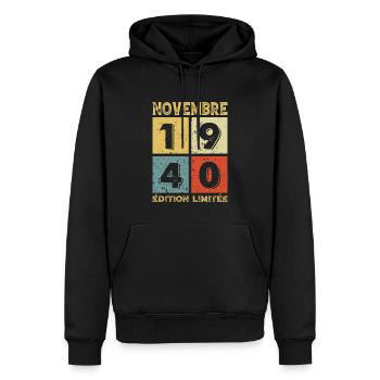 Anniversaire Vintage Idée Cadeau Novembre 1940 - Sweat à capuche Premium bio Homme - noir - Devant - Nico (187cm)