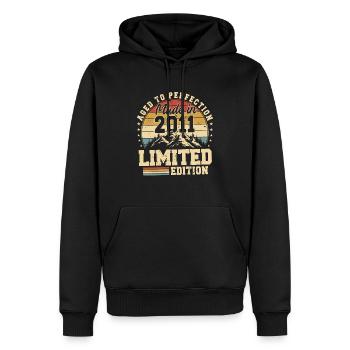 Perfekt gealtert im Jahr 2011 - Männer Premium Bio Hoodie - Schwarz - Vorne - Nico (187cm)