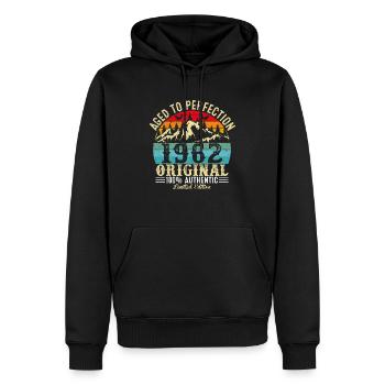 Perfekt gealtert 1962 Original - Männer Premium Bio Hoodie - Schwarz - Vorne - Nico (187cm)