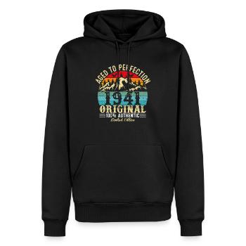 Aged to perfection 1941 original - Men’s Premium Organic Hoodie - black - Front - Nico (187cm)