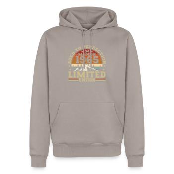 Retro-geburtstagsgeschenk aus dem Jahrgang 1965 - Männer Premium Bio Hoodie - Taupe - Vorne - Nico (187cm)
