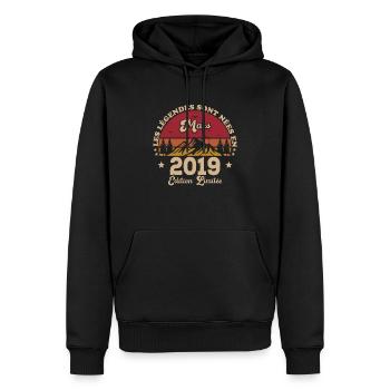 MILLÉSIME MARS 2019 ÉDITION LIMITÉE - Sweat à capuche Premium bio Homme - noir - Devant - Nico (187cm)