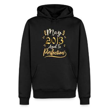 Mai 2013 Mai-Jubiläum Mai 2013 - Männer Premium Bio Hoodie - Schwarz - Vorne - Nico (187cm)