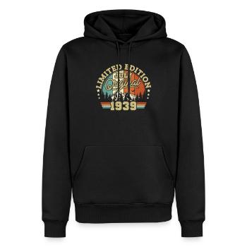Cadeau Anniversaire Millésime Juillet 1939 - 84 ans - Sweat à capuche Premium bio Homme - noir - Devant - Nico (187cm)