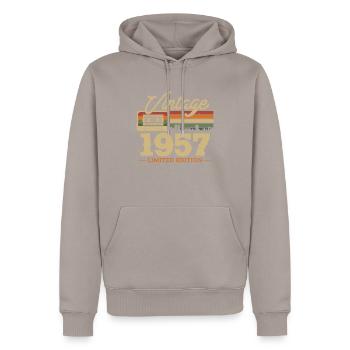 1957 - 66/67 anniversaire - Sweat à capuche Premium bio Homme - taupe - Devant - Nico (187cm)
