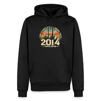 Jahrgang 2014: Zeitlose Retro-Eleganz - Männer Premium Bio Hoodie - Schwarz - Vorne - Nico (187cm)