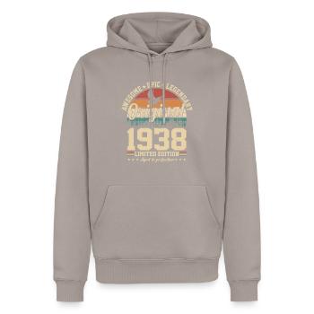 Vintage 1938 Birthday - Männer Premium Bio Hoodie - Taupe - Vorne - Nico (187cm)