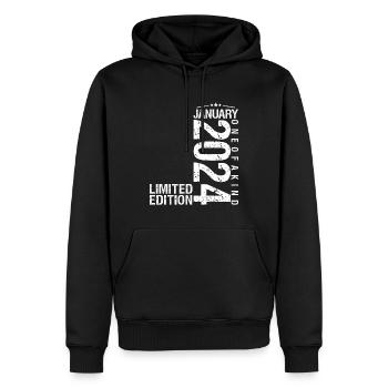 Janvier 2024 Janvier anniversaire January 2024 - Sweat à capuche Premium bio Homme - noir - Devant - Nico (187cm)