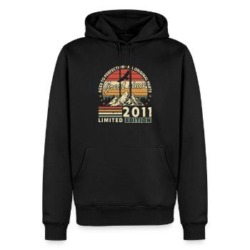 2011 - Jahrgang 2011 - Männer Premium Bio Hoodie - Schwarz - Vorne - Nico (187cm)