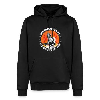 Wir sind stolz auf unsere Feuerwehrleute - Männer Premium Bio Hoodie - Schwarz - Vorne - Nico (187cm)