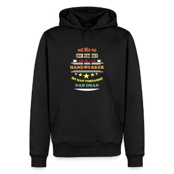 Niemand ist perfekt Handwerker - Männer Premium Bio Hoodie - Schwarz - Vorne - Nico (187cm)