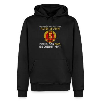Unterschätze nie einen alten Mann aus der NVA - Männer Premium Bio Hoodie - Schwarz - Vorne - Nico (187cm)
