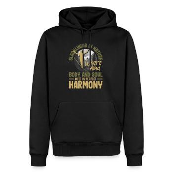 Slacklining in nature where mind body and soul - Männer Premium Bio Hoodie - Schwarz - Vorne - Nico (187cm)
