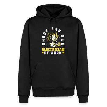 Circuit Wizards Expert Electrician Making - Männer Premium Bio Hoodie - Schwarz - Vorne - Nico (187cm)