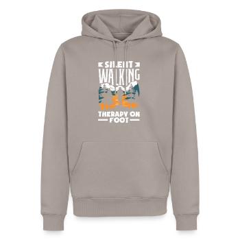 Silent Walking Therapy on Foot Hiking - Männer Premium Bio Hoodie - Taupe - Vorne - Nico (187cm)