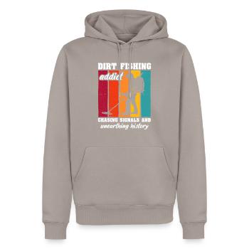 Dirt Fishing - Männer Premium Bio Hoodie - Taupe - Vorne - Nico (187cm)