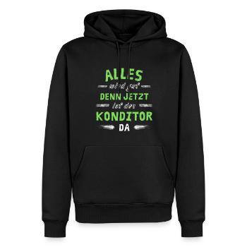 Alles wird gut denn jetzt ist der Konditor da - Männer Premium Bio Hoodie - Schwarz - Vorne - Nico (187cm)