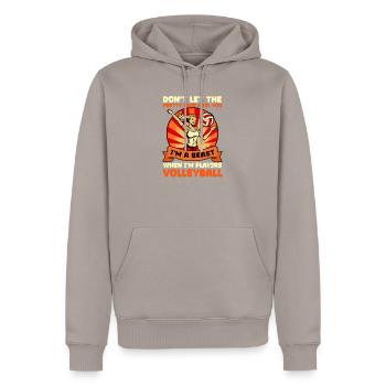 Volleyballspieler Biest beim Volleyballspielen - Männer Premium Bio Hoodie - Taupe - Vorne - Nico (187cm)