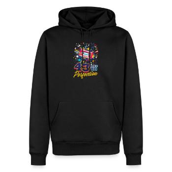 43. Geburtstag 43 - Bis zur Perfektion gealtert - Männer Premium Bio Hoodie - Schwarz - Vorne - Nico (187cm)