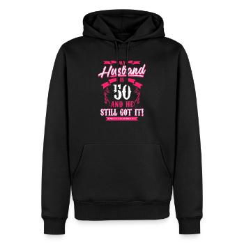 Mein Mann ist 50 T-Shirt und er hat es immer noch lustig - Männer Premium Bio Hoodie - Schwarz - Vorne - Nico (187cm)