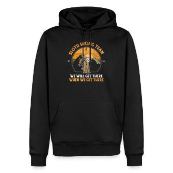 Faultier Wanderteam Wir werden dort ankommen, wenn wir ankommen - Männer Premium Bio Hoodie - Schwarz - Vorne - Nico (187cm)