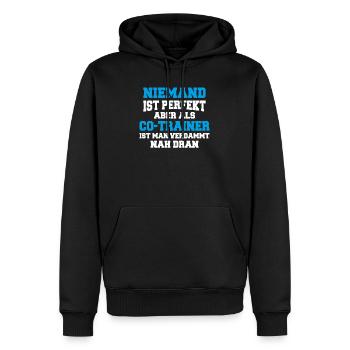 Niemand ist perfekt aber als Co-Trainer - Männer Premium Bio Hoodie - Schwarz - Vorne - Nico (187cm)
