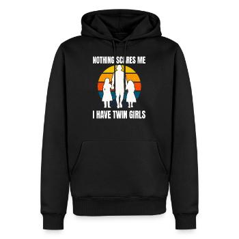 Papa mit 2 Zwilling Töchtern - Nothing Scared Me - Männer Premium Bio Hoodie - Schwarz - Vorne - Nico (187cm)
