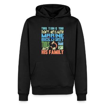 Two Things You Don't Mess With Marine Biologist - Männer Premium Bio Hoodie - Schwarz - Vorne - Nico (187cm)