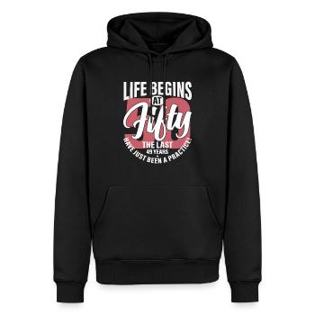 Das Leben beginnt mit 50 - Männer Premium Bio Hoodie - Schwarz - Vorne - Nico (187cm)