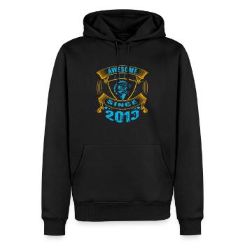 Awesome since 2013. Angel, Angler Geburtstag - Männer Premium Bio Hoodie - Schwarz - Vorne - Nico (187cm)