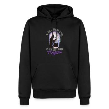 Ich bin die Oma-Hexe Es ist wie ein normales Oma - Männer Premium Bio Hoodie - Schwarz - Vorne - Nico (187cm)