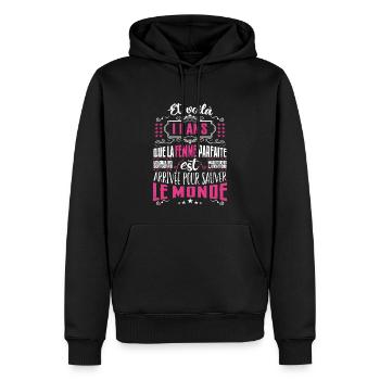 11 ans, Femme parfaite, cadeau anniversaire 11ans - Sweat à capuche Premium bio Homme - noir - Devant - Nico (187cm)