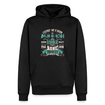 March 1982 | birthday gift - Sweat à capuche Premium bio Homme - noir - Devant - Nico (187cm)