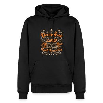 Dezember 2010 | Limitierte Auflage - Männer Premium Bio Hoodie - Schwarz - Vorne - Nico (187cm)
