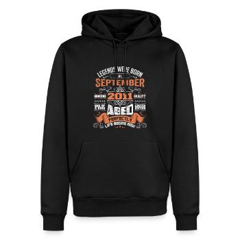 Legenden wurden im September 2011 geboren | Geschenkideen - Männer Premium Bio Hoodie - Schwarz - Vorne - Nico (187cm)