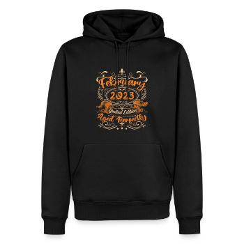Februar 2023 | Perfekt gealtert - Männer Premium Bio Hoodie - Schwarz - Vorne - Nico (187cm)