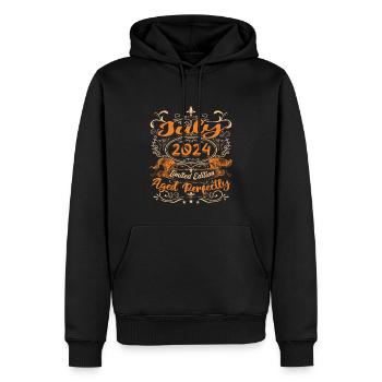 Juli 2024 Jubiläums Vintage Geschenkidee 2024 - Männer Premium Bio Hoodie - Schwarz - Vorne - Nico (187cm)