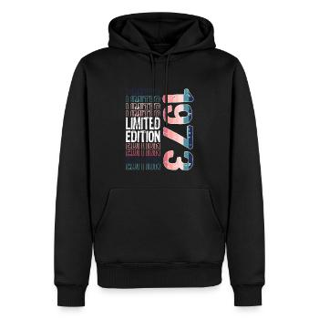 Edition limitée depuis 1973 Anniversaire Millésime 1973 - Sweat à capuche Premium bio Homme - noir - Devant - Nico (187cm)