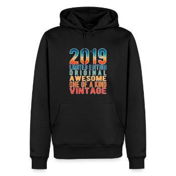 Edition limitée depuis 2019 Anniversaire Millésime 2019 - Sweat à capuche Premium bio Homme - noir - Devant - Nico (187cm)