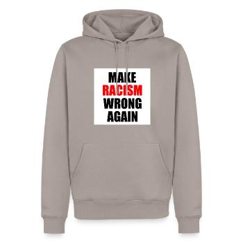 make racism wrong again - Männer Premium Bio Hoodie - Taupe - Vorne - Nico (187cm)