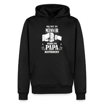 DIE BESTEN MÄNNER WERDEN ZUM PAPA BEFÖRDERT - Männer Premium Bio Hoodie - Schwarz - Vorne - Nico (187cm)