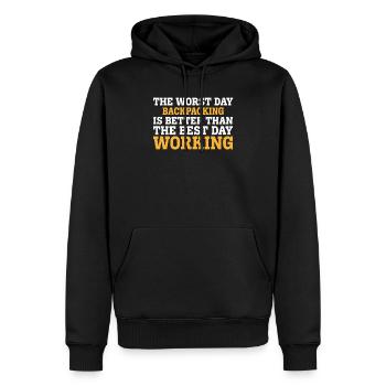 THE WORST DAY BACKPACKING IS BETTER THAN THE BEST - Männer Premium Bio Hoodie - Schwarz - Vorne - Nico (187cm)
