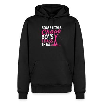 Einige Mädchen jagen Jungen, die ich beim Ski - Männer Premium Bio Hoodie - Schwarz - Vorne - Nico (187cm)
