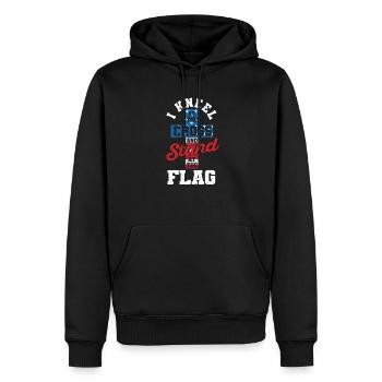 Je m’agenouille devant la croix et me tiens devant le drapeau des États-Unis. - Sweat à capuche Premium bio Homme - noir - Devant - Nico (187cm)