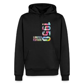 18 JAHRE 18. GEBURTSTAG LIMITED EDITION 1950 - Männer Premium Bio Hoodie - Schwarz - Vorne - Nico (187cm)
