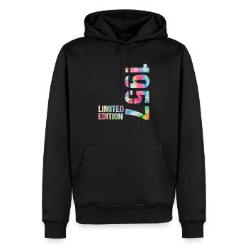 18 JAHRE 18. GEBURTSTAG LIMITED EDITION 1957 - Männer Premium Bio Hoodie - Schwarz - Vorne - Nico (187cm)